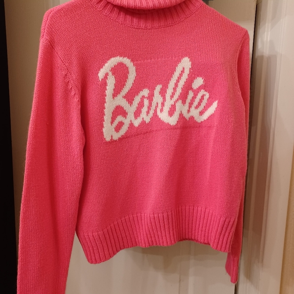 2 sweaters - Picture 2 of 3